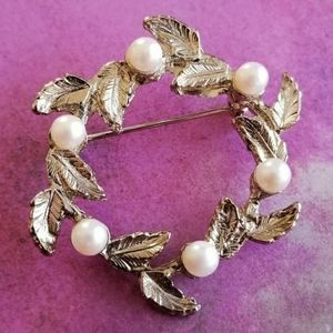 Vintage leaf wreath brooch pin faux pearl silver tone